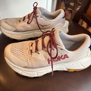 HOKA SNEAKER